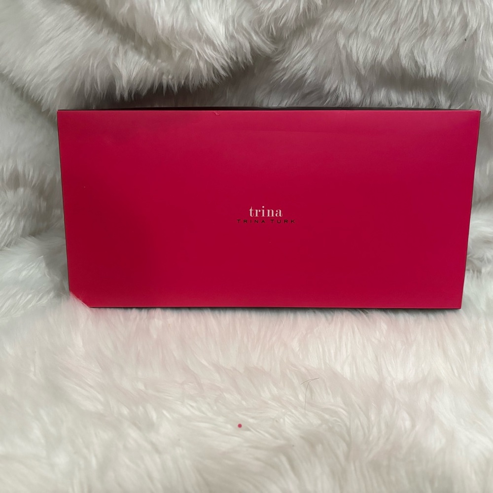 Trina Turk 2 piece set - Wristlet & Cardholder - Picture 5 of 5